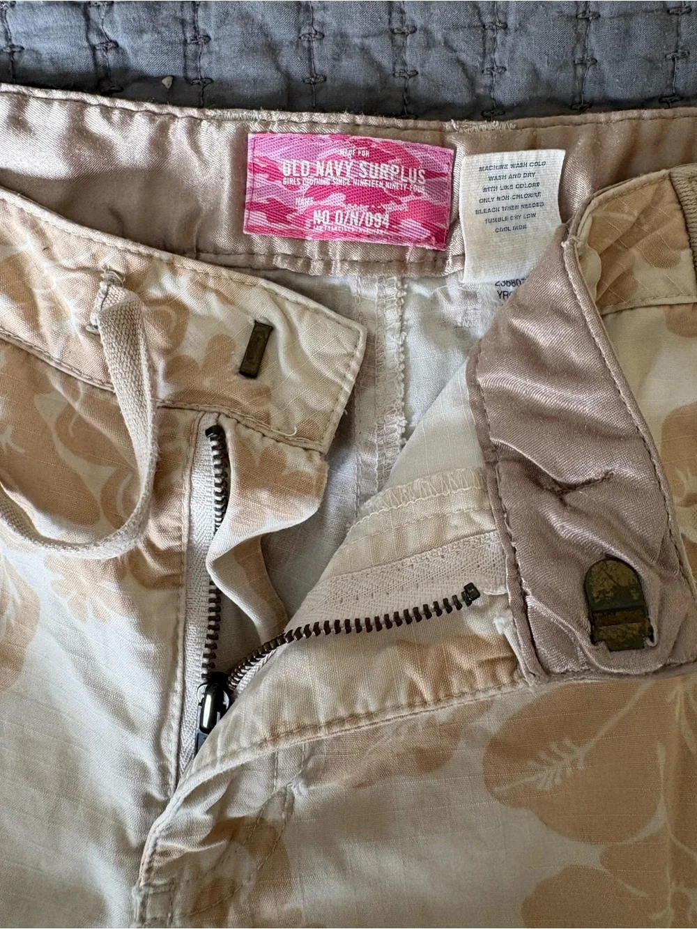 Y2K Old Navy Beige Floral Cargo Capri Pants